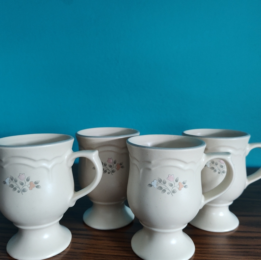 PFALTZGRAFF Set of 4 "Remembrance" Pedestal Mugs.